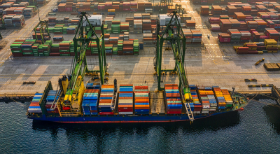 Barco de importaciones/exportaciones