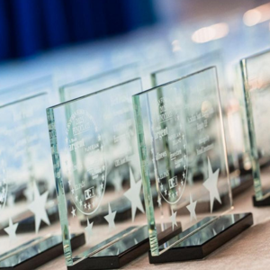 Premios sobre una mesa